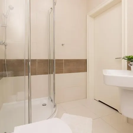 Slominskiego By Renters Apartman Varsó