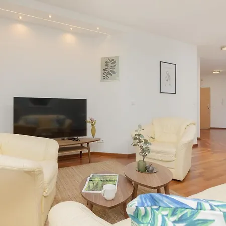 Slominskiego By Renters דירה